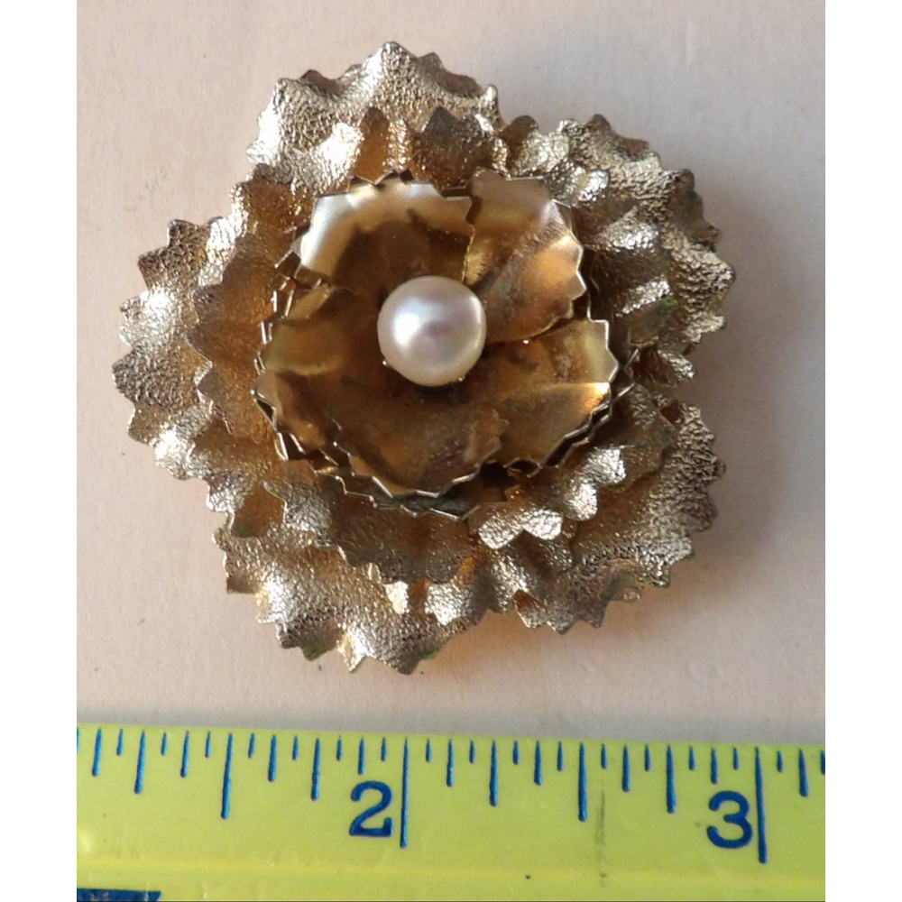 Women's Unbranded Gold Flower Brooch